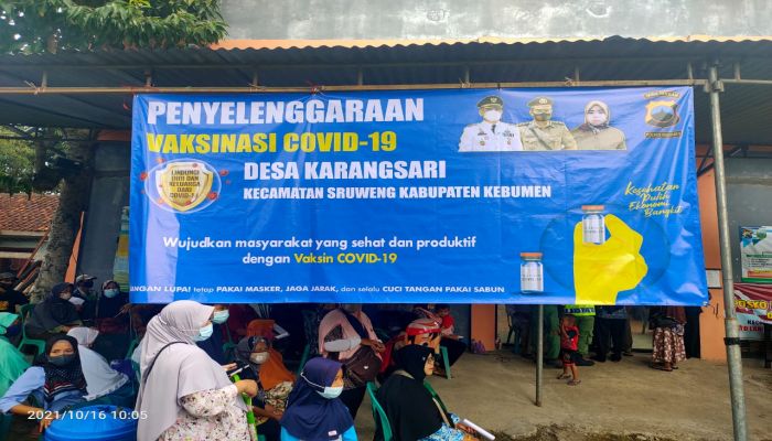 PENYELENGGARAAN VAKSINASI DOSIS KE 1 DESA KARANGSARI BEKERJASAMA DENGAN POLRES KEBUMEN