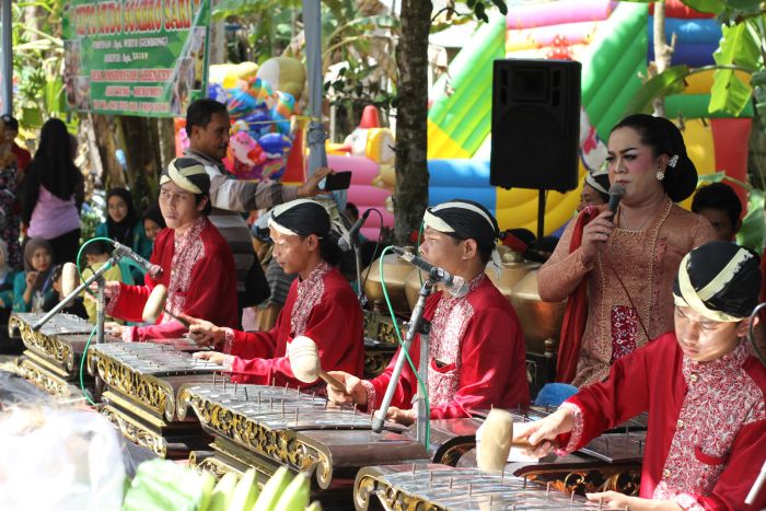 PERESMIAN PAPAN NAMA DESA KARANGSARI DAN HUT KE-72 HSS (HIMPUNAN SATOE SAUDARA)  02