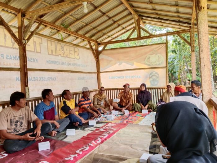 PELATIHAN PEMBUATAN RUMAH BURUNG HANTU (RUBUHA) OEH BPP KEC. SRUWENG KEPADA  KELOMPOK PETANI DESA KARANGSARI 02