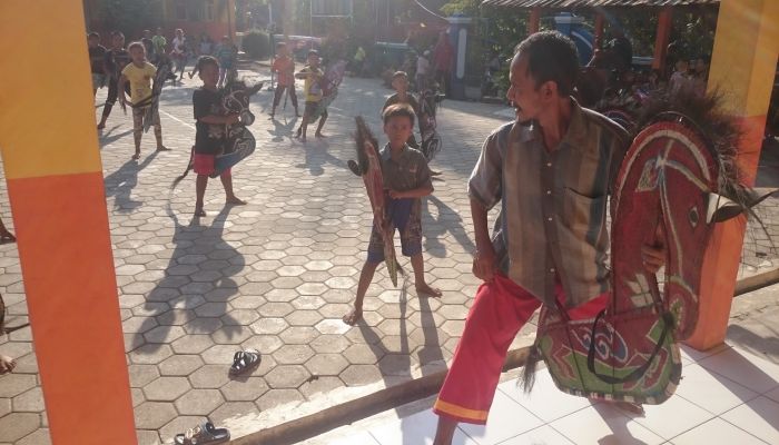 Pelatihan Kesenian Ebleg Sebagai Salah Satu Pelestarian Seni dan Budaya 01